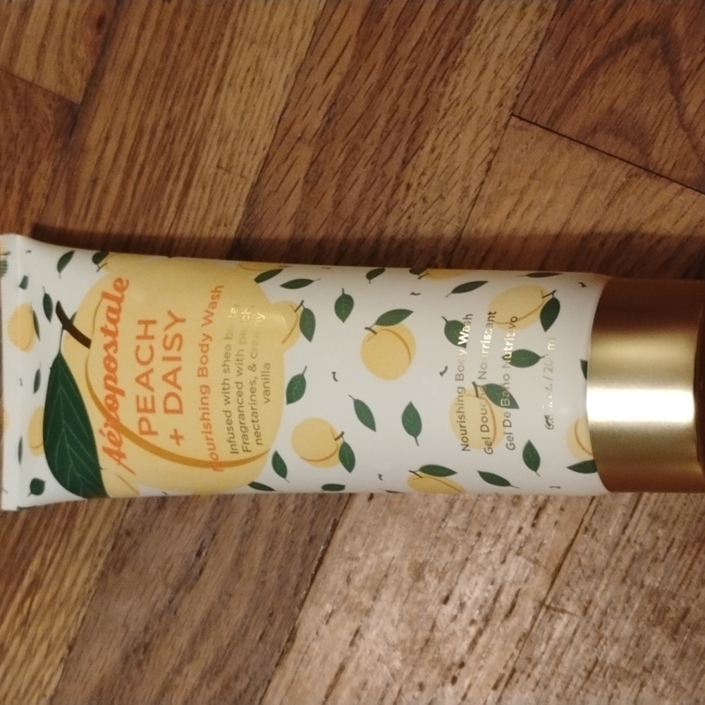 Aeropostale, peach and daisy